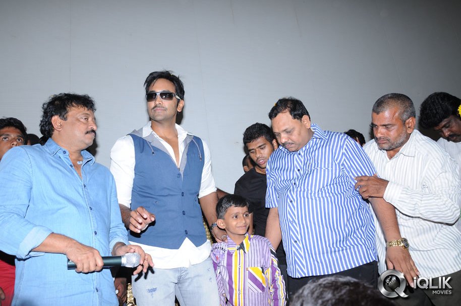 Rowdy-Movie-Promotion-in-Guntur